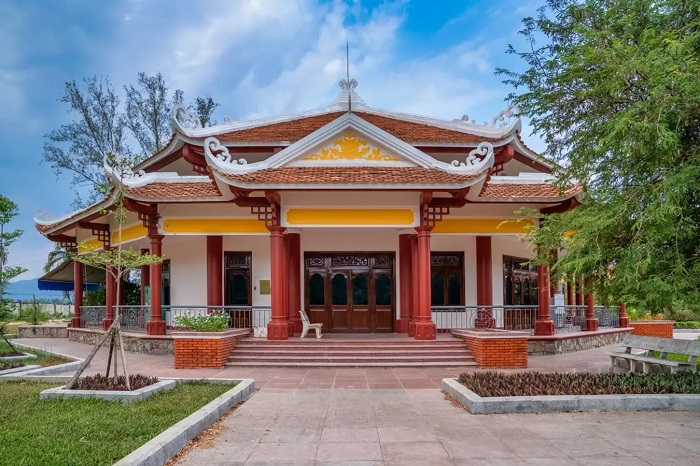 Chiêm ngưỡng điện thờ Tây Sơn Tam Kiệt