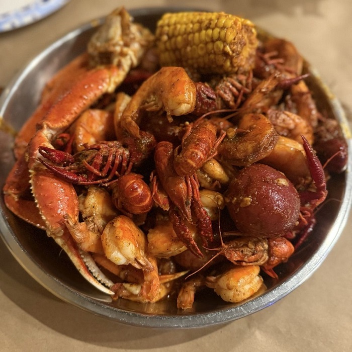 Ăn gì khi đến cảng Inner Harbour