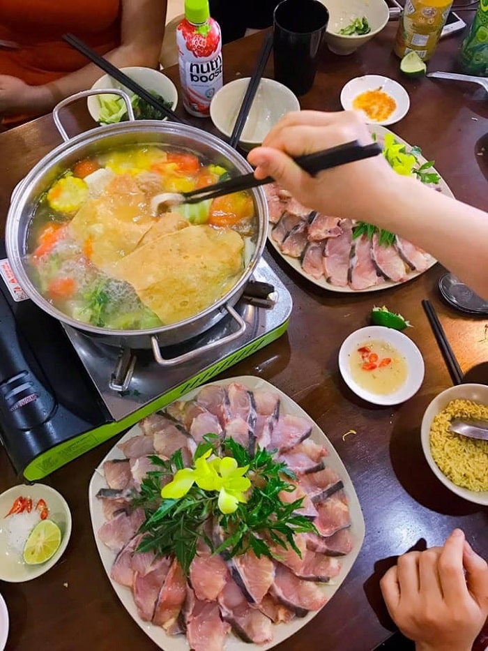 Ăn uống là hoạt động thú vị ở đồi chè Ô Long