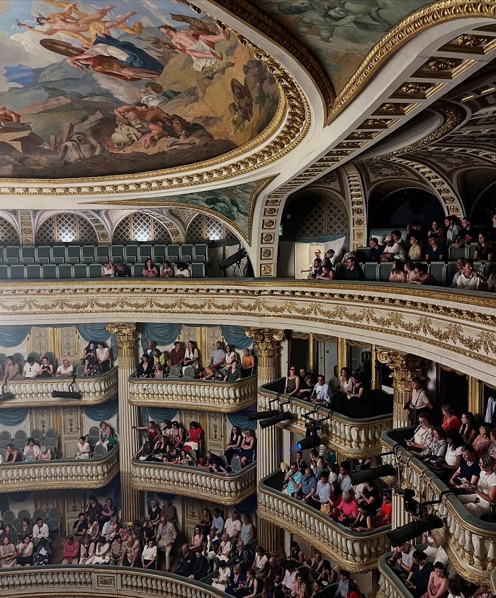 Bên trong nhà hát lớn Bordeaux Pháp