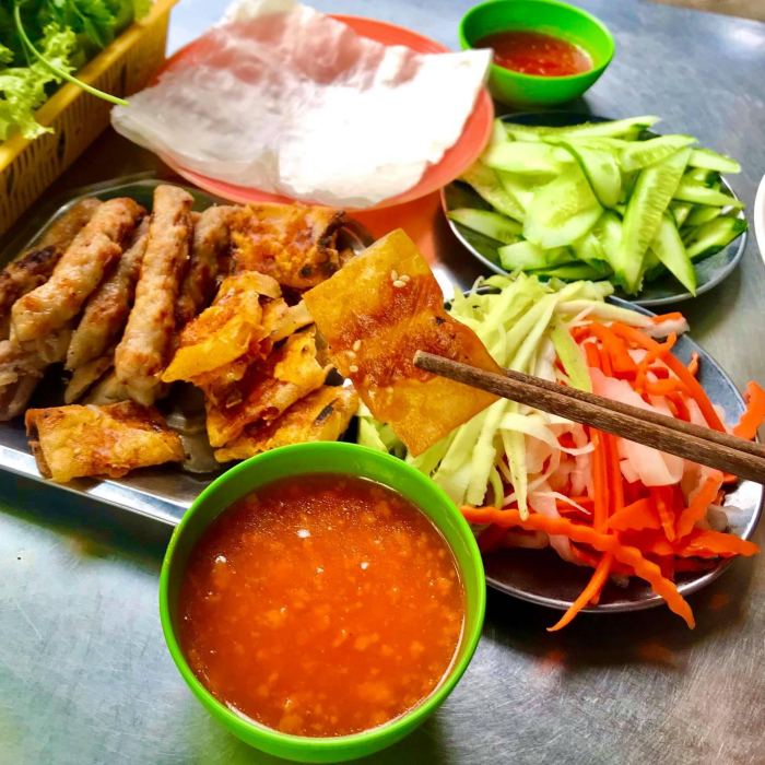 quán ăn local ở Nha Trang nem nướng  