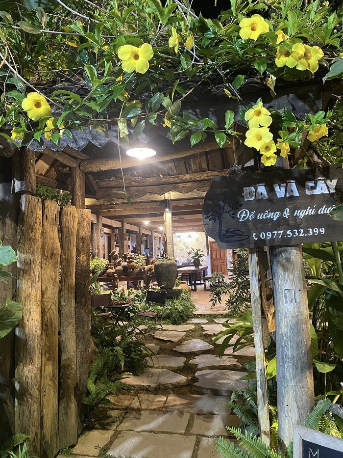 Cà phê Đá và Cây là quán cà phê đẹp ở Mai Châu có không gian rất xinh