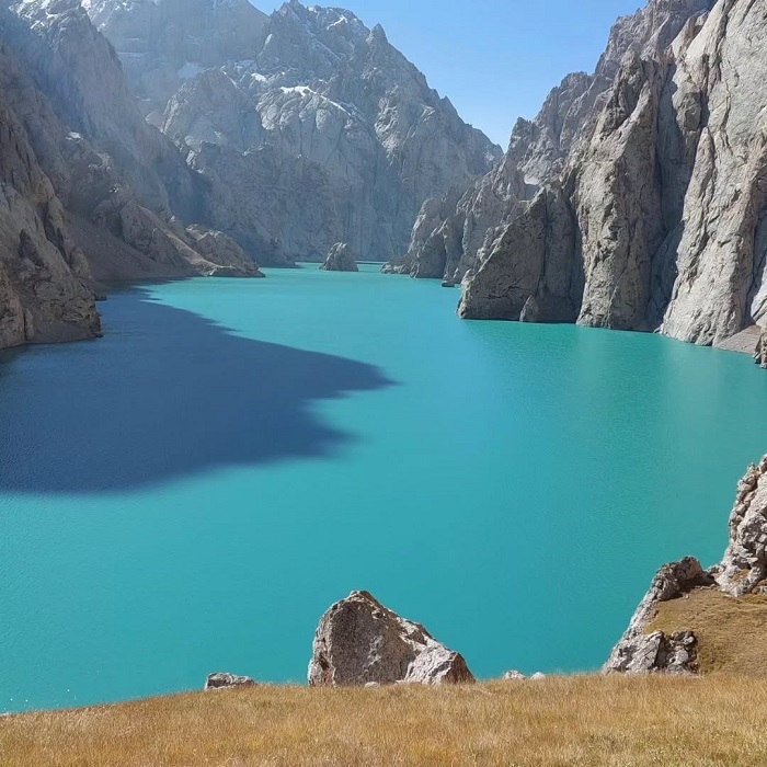 Kyrgyzstan là một trong những quốc gia cao nhất thế giới có nhiều điểm đến đẹp