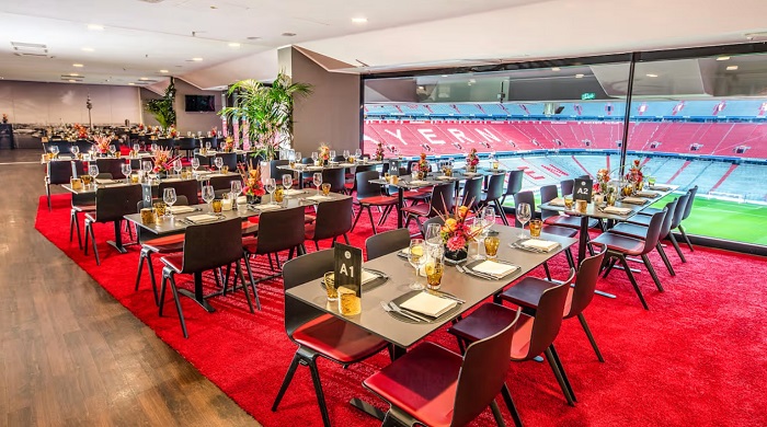 Dùng bữa tại các nhà hàng và quầy bar là hoạt động không thể bỏ lỡ tại sân vận động Allianz Arena