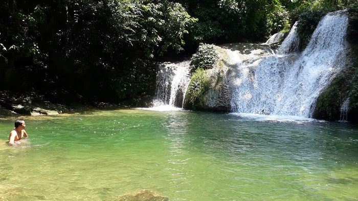 Suối Bản Lù Bắc Kạn trong veo xanh mát mùa hè