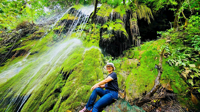 Thác Rêu Sìn Hồ đổ xuống từ độ cao khoảng 30 mét