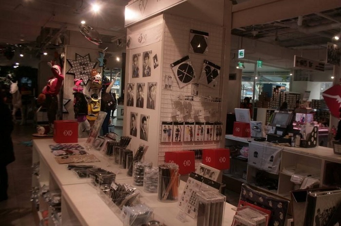 Tận hưởng không gian K-Pop tại khu phố Myeongdong Hàn Quốc