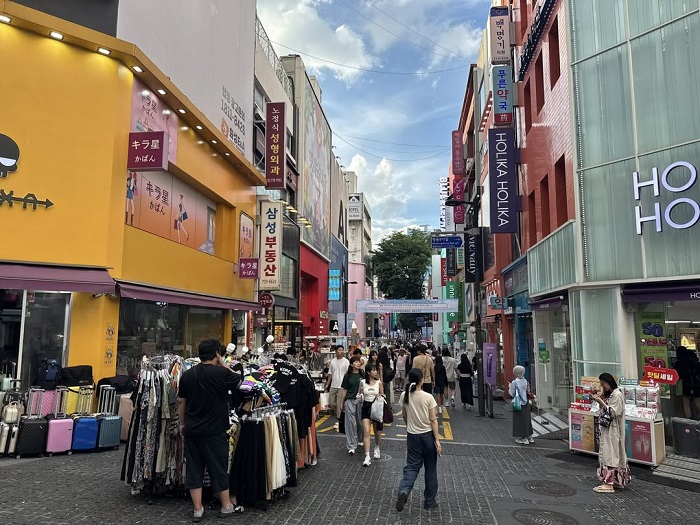 Khám phá thế giới thời trang tại khu phố Myeongdong Hàn Quốc