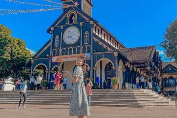 Ngược dòng thời gian khám phá nhà thờ Gỗ Kon Tum Quảng Ngãi hơn trăm năm tuổi