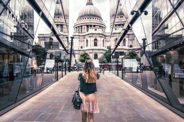 Vẻ đẹp tráng lệ của nhà thờ St. Paul giữa lòng London hiện đại