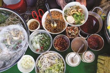 Quán cơm hến ngon ở Huế - Top những địa chỉ khiến bạn ăn một lần nhớ mãi!