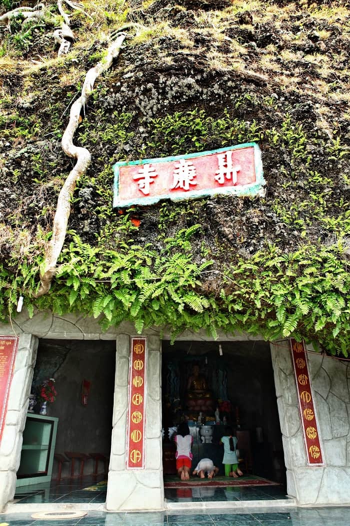 Quang cảnh của chùa Đục Quảng Ngãi