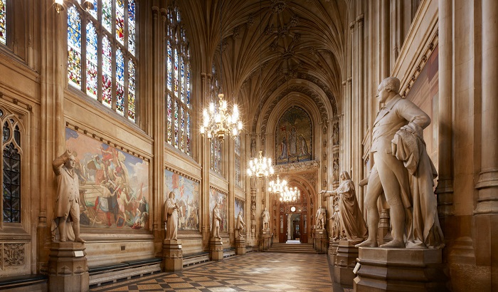 Đến St Stephen's Hall là hoạt động thú vị khi đến cung điện Westminster Anh 