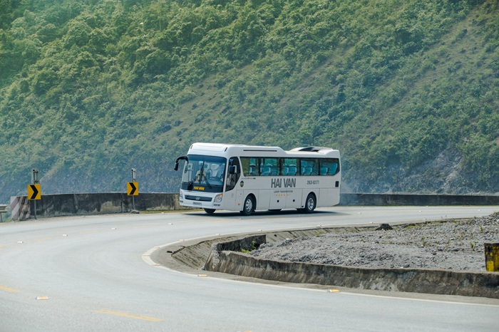Đi Mộc Châu bằng phương tiện gì? Xe khách được nhiều du khách lựa chọn cho chuyến đi - Ảnh: Hãng xe Hải Vân