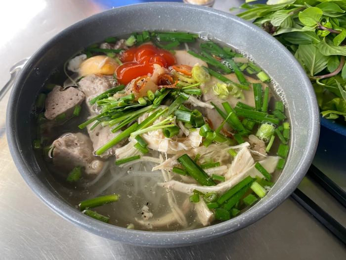 quán hủ tiếu ngon ở Đà Lạt quán Hồng  
