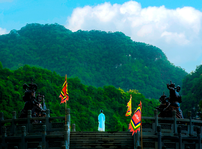 Thung Ui Ninh Bình - không gian cổ trang