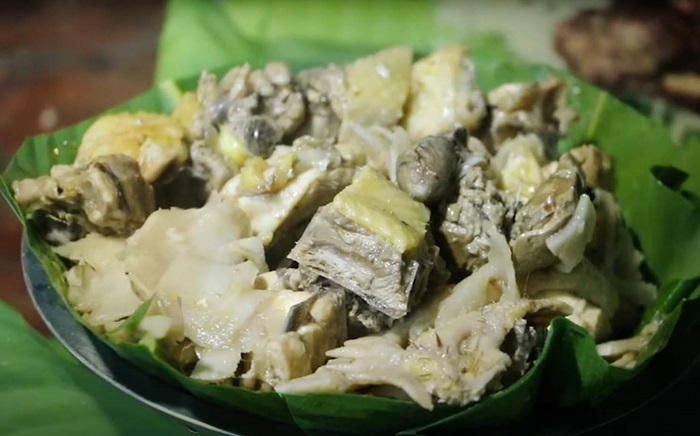 ẩm thực người Mường Hoà Bình - gà nấu măng chua