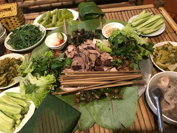 ẩm thực người Mường Hoà Bình - mâm cỗ lá