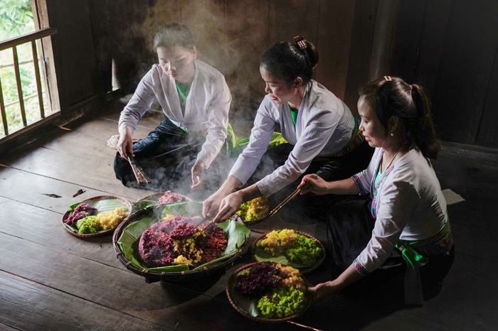 ẩm thực người Mường Hoà Bình - xôi ngũ sắc