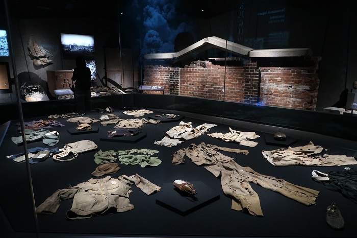 Bên trong bảo tàng Hiroshima Nhật Bản