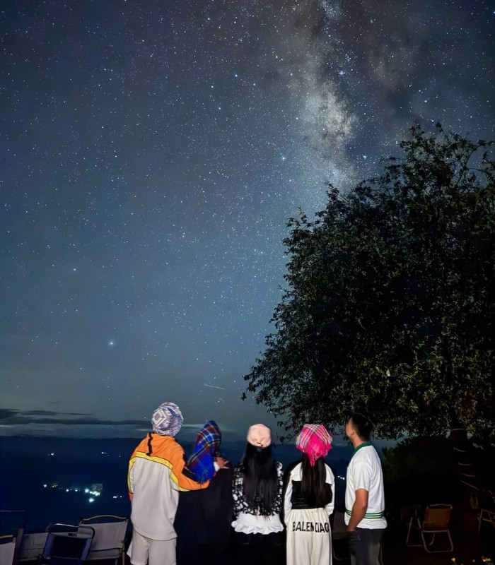 Bầu trời đêm tại địa điểm ngắm sao nổi tiếng Tà Xùa
