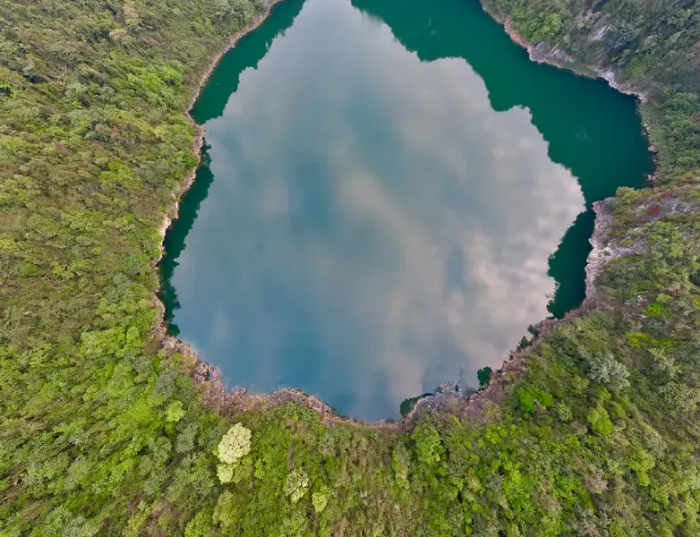 Hồ Mắt Rồng Hòa Bình là điểm đến lý tưởng để chill