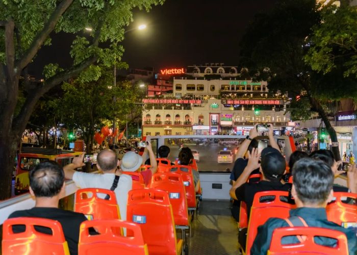 Kinh nghiệm đi du lịch xe bus 2 tầng Hà Nội về đêm