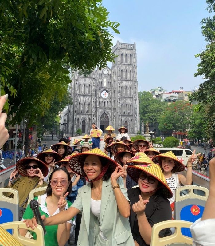 Check-in cực chất với kinh nghiệm đi du lịch xe bus 2 tầng Hà Nội