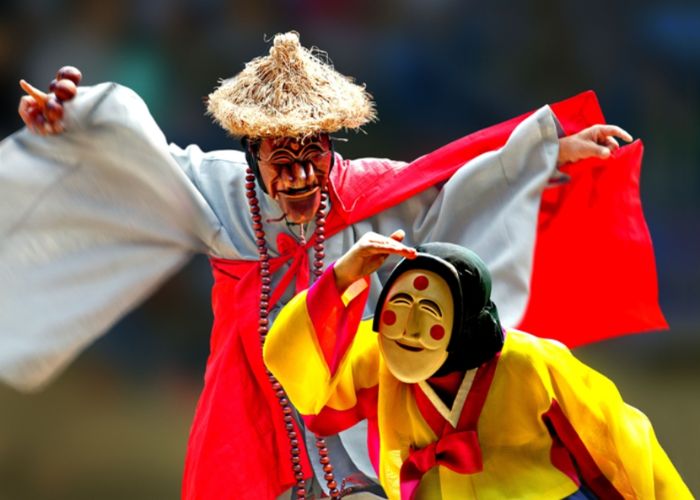 Buổi biểu diễn múa Mặt nạ Andong tại lễ hội mùa thu Hàn Quốc