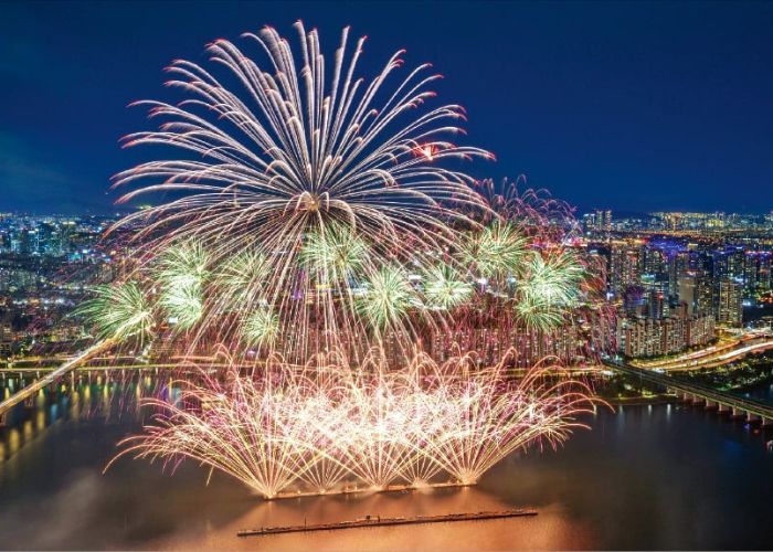 Màn trình diễn pháo hoa rực rỡ trên bầu trời Seoul