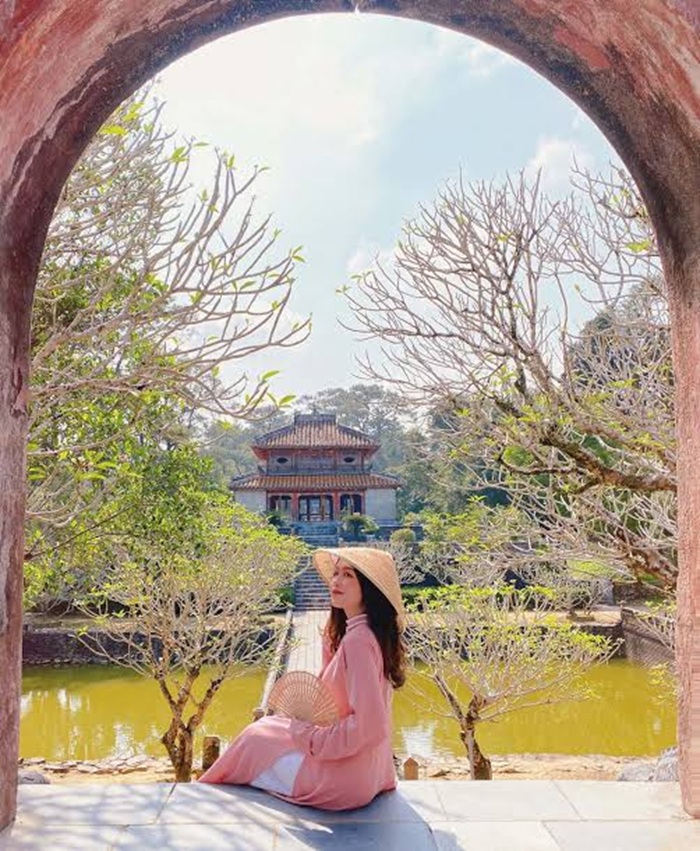 Du lịch Huế chữa lành ghé thăm lăng tẩm các vua - Ảnh: VietNamNet