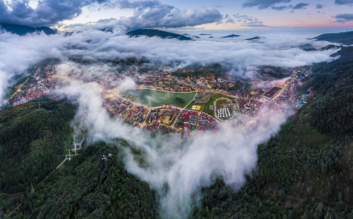 Săn mây ở Sapa nên đi đâu? Đỉnh núi Hàm Rồng tọa độ săn mây cực lý tưởng - Ảnh: iVIVU