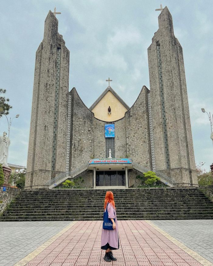 công trình kiến trúc Pháp ở Huế  Nhà thờ Phủ Cam 