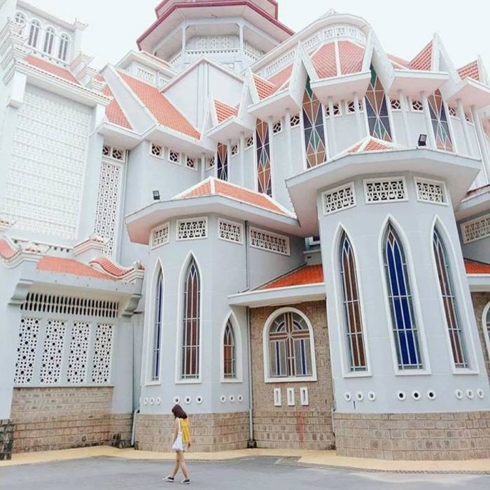 công trình kiến trúc Pháp ở Huế Nhà thờ Dòng Chúa Cứu Thế 