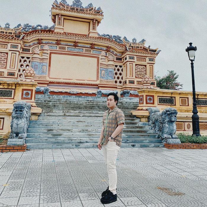 công trình kiến trúc Pháp ở Huế Bia Quốc Học 