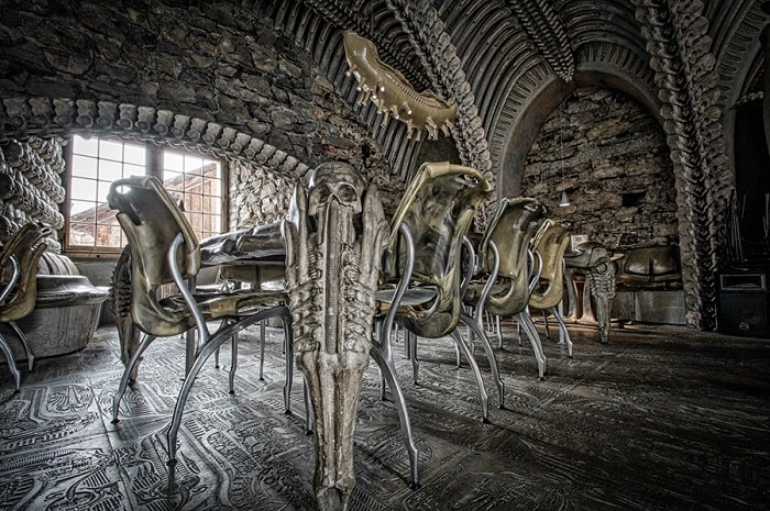 Bảo tàng HR Giger là điểm tham quan gần lâu đài Gruyeres Thụy Sĩ