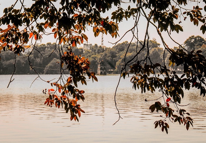 Hà Nội là điểm đến mùa thu đẹp nhất Việt Nam dành cho du khách