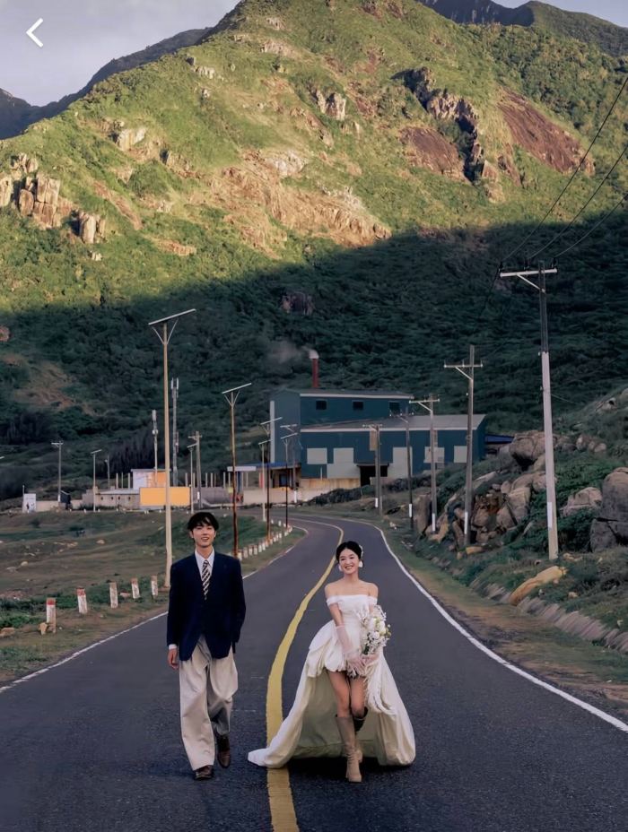 đường cỏ ống gần núi Lò Vôi Côn Đảo 