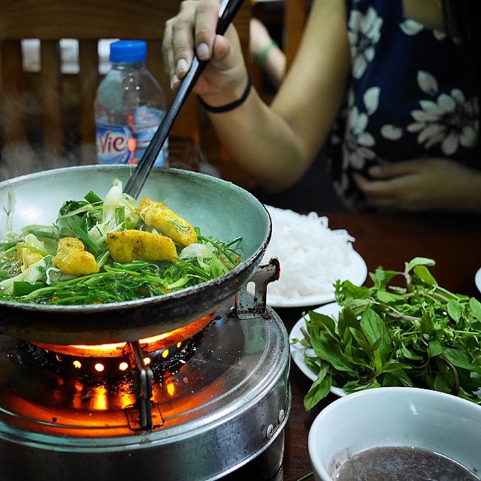 quán ăn bình dân lâu đời ở Hà Nội - Chả cá Lã Vọng