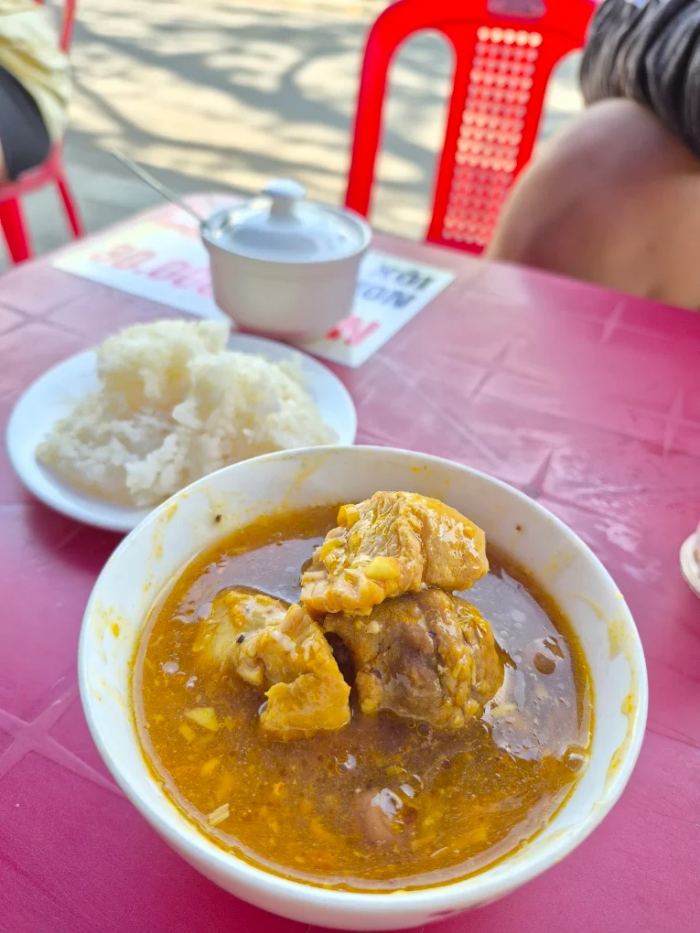 quán ăn chuẩn local ở Huế 