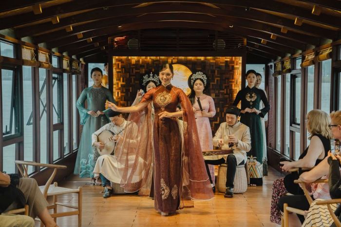 du thuyền nhà hàng ở Huế