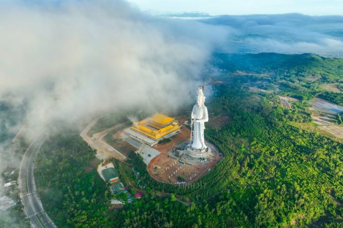 chùa Minh Đức Quảng Ngãi trên núi Thiên Ấn