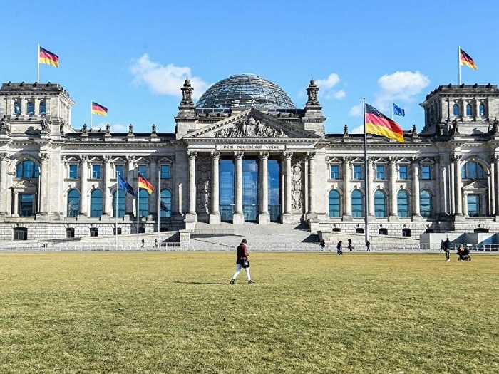 Tòa nhà Quốc hội Đức là điểm tham quan gần tháp truyền hình Berlin