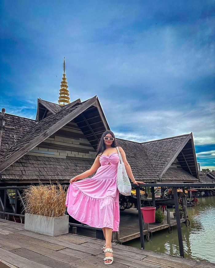 Thưởng thức kiến ​​trúc truyền thống Thái Lan là điều nên làm ở chợ nổi Pattaya Thái Lan