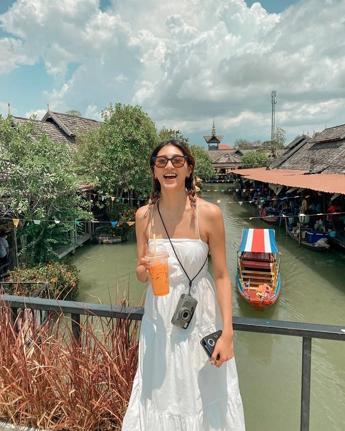 Chợ nổi Pattaya là điểm tham quan gần đền Prasat Sut Ja-Tum