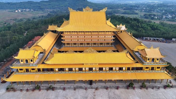 chùa Minh Đức Quảng Ngãi chánh điện