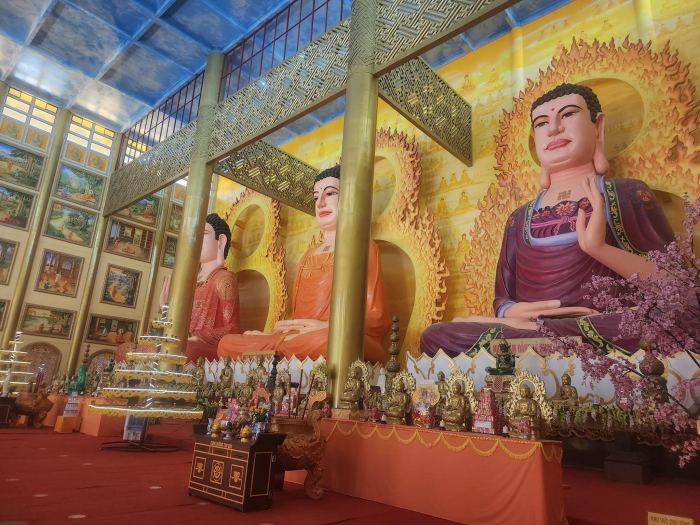 chùa Minh Đức Quảng Ngãi chánh điện