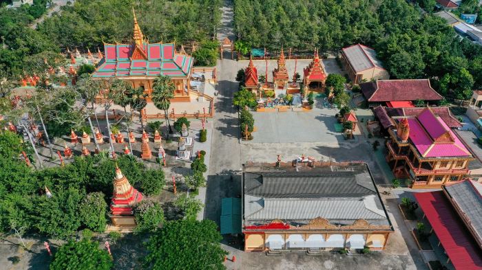 Kinh nghiệm đi chùa Xiêm Cán Cà Mau khuôn viên