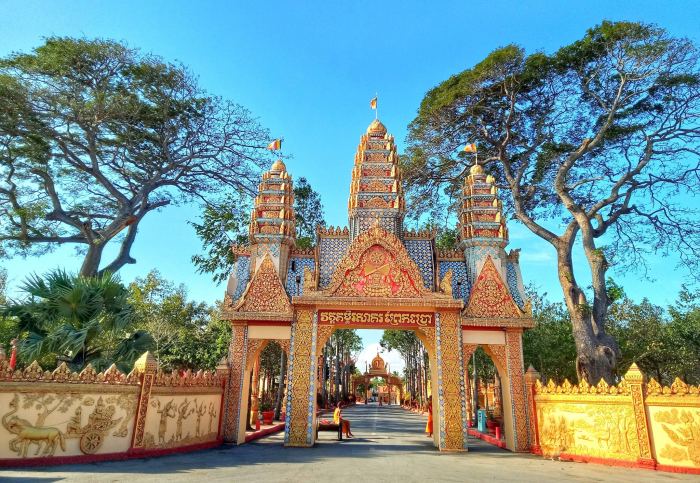 Kinh nghiệm đi chùa Xiêm Cán Cà Mau cổng chùa