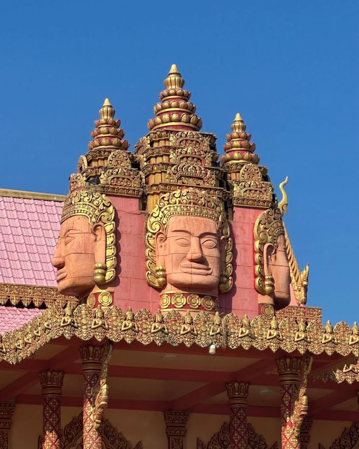 Kinh nghiệm đi chùa Xiêm Cán Cà Mau chánh điện 